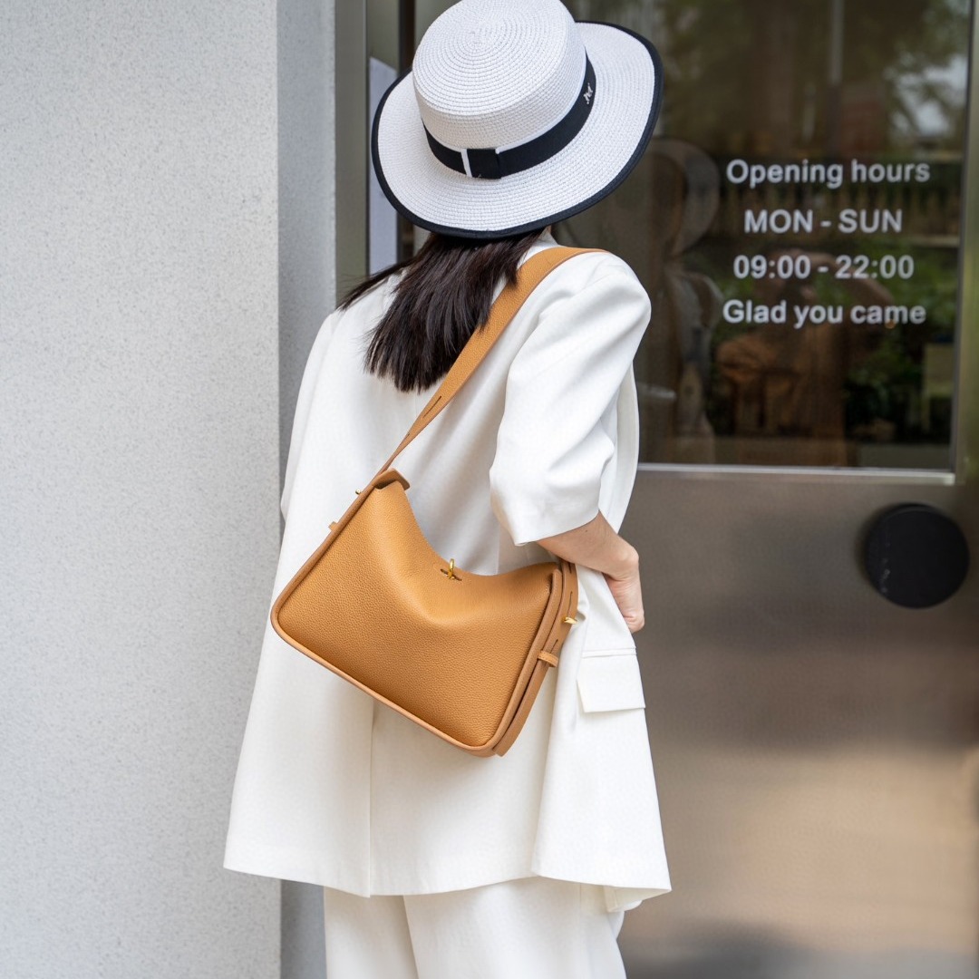 Tas Selempang Kulit Asli JW un - Women Bags Jw Pei ulasan dan harga